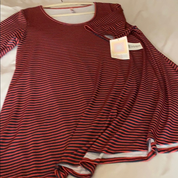 LuLaRoe Perfect T - Picture 1 of 3